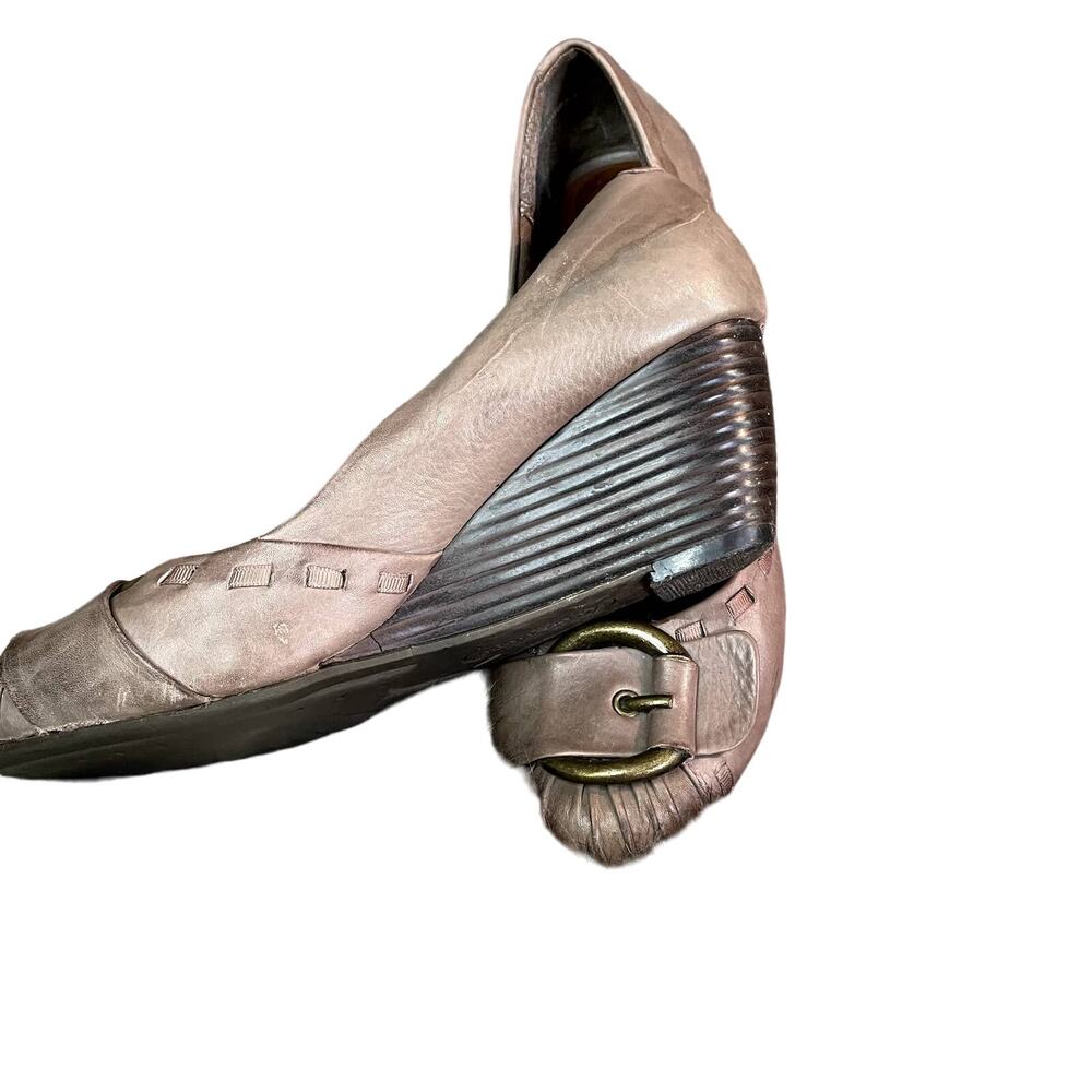 Bare Traps Women's Wedge Shoes Gray-Brown With Decorative Buckle On Toe Size 7